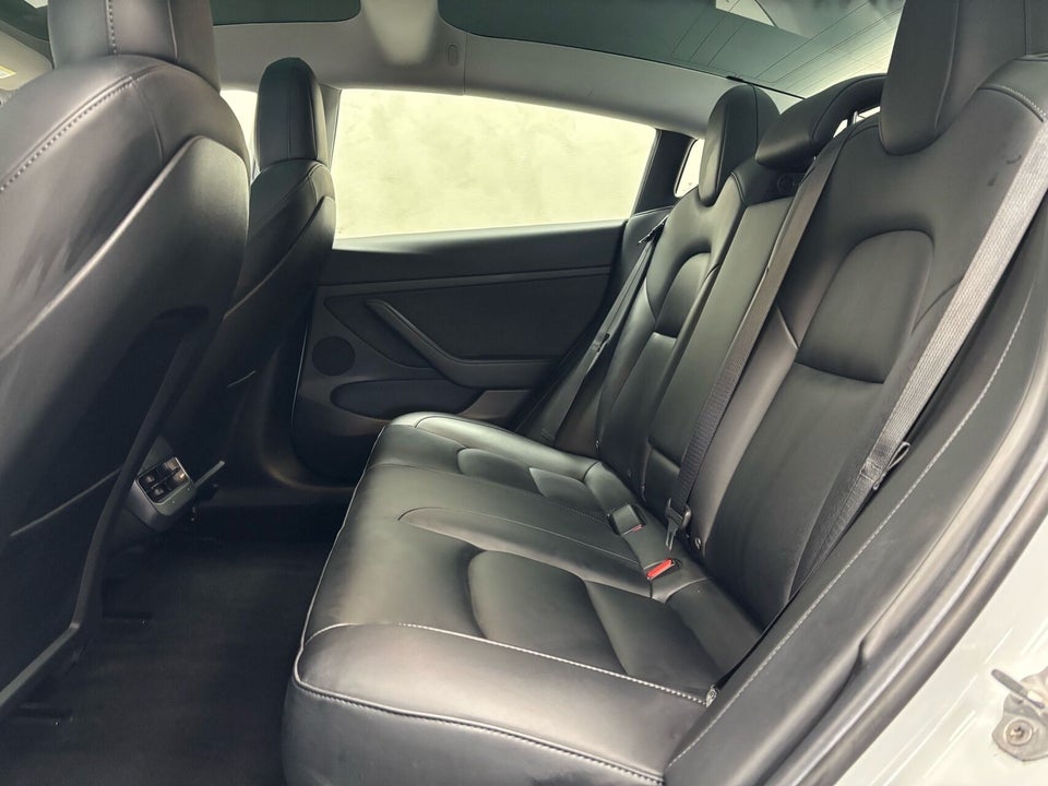 Tesla Model 3 Standard Range+ RWD 4d