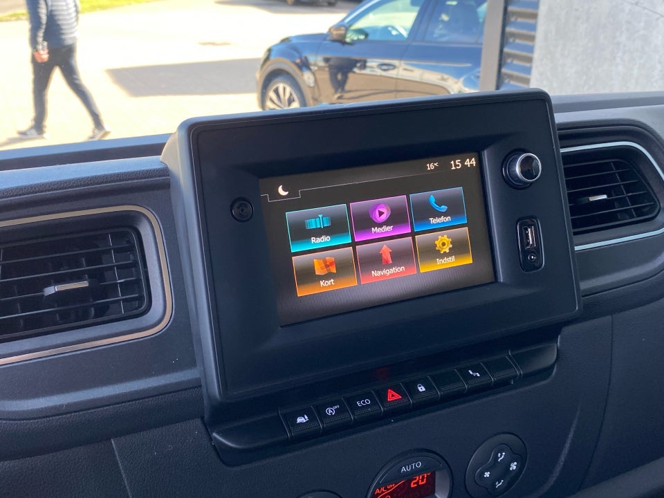 Renault Master III T33 2,3 dCi 145 L2H2 Kassevogn