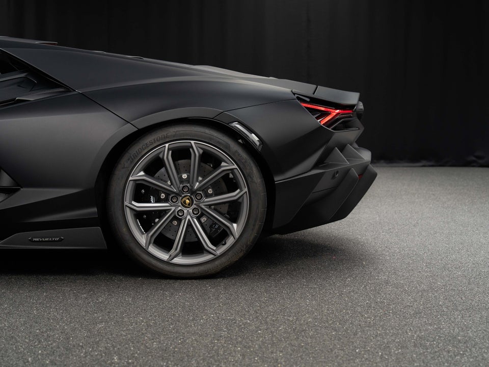 Lamborghini Revuelto 6,5  2d