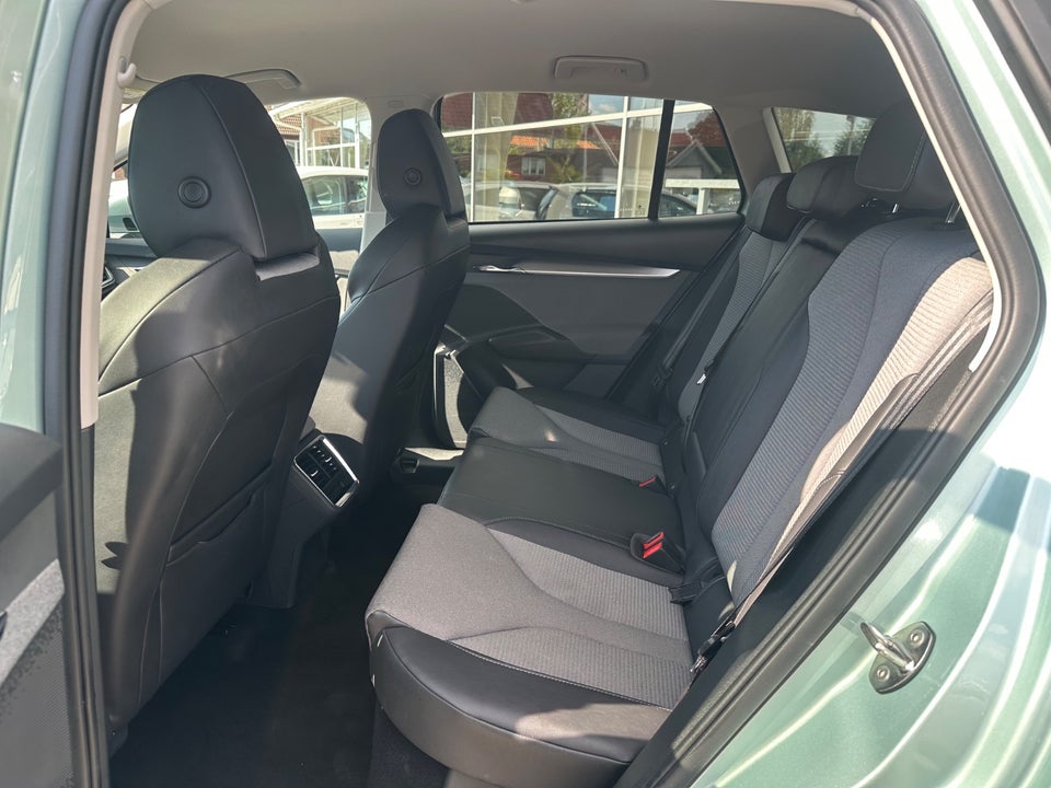 Skoda Enyaq 60 iV Loft 5d