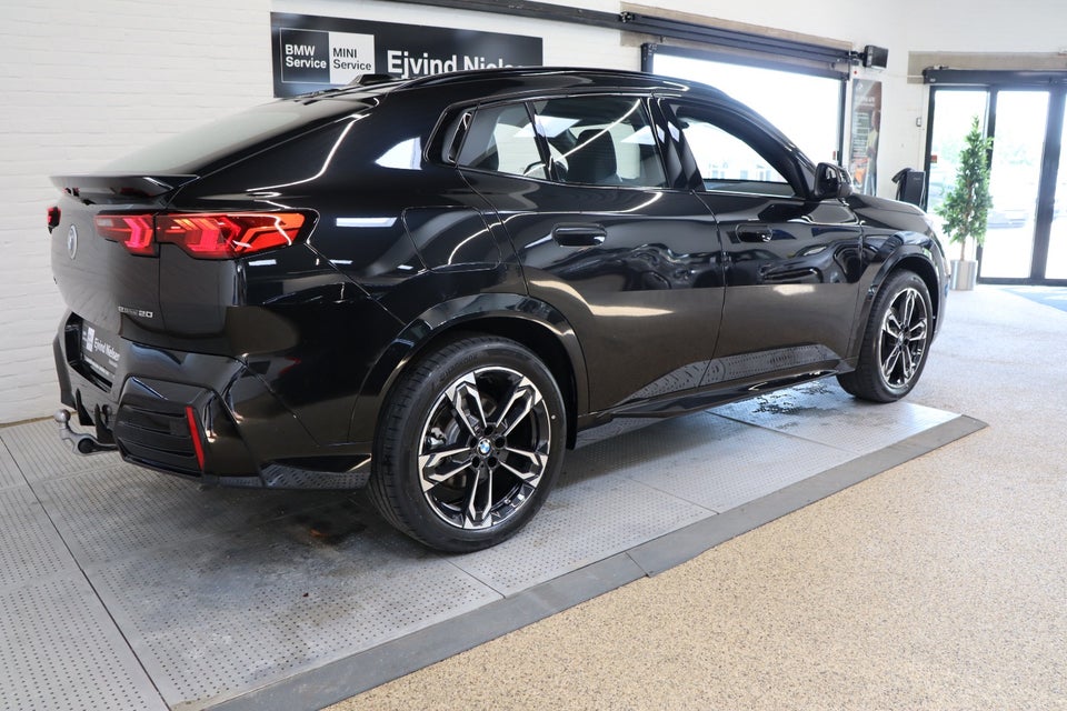 BMW iX2 eDrive20 Fully Charged M-Sport 5d