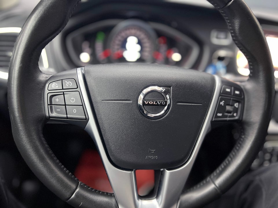 Volvo V40 2,0 D3 150 Momentum 5d