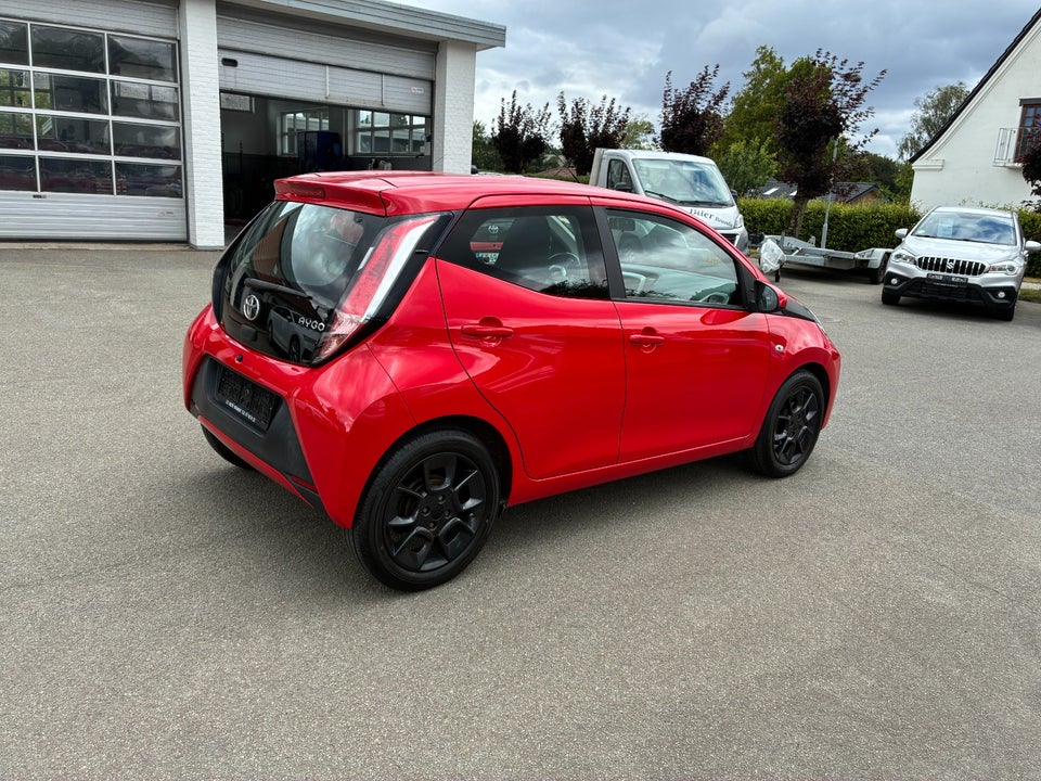 Toyota Aygo 1,0 VVT-i x-play 5d