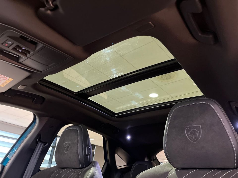 Peugeot e-3008 77 GT Pack 5d