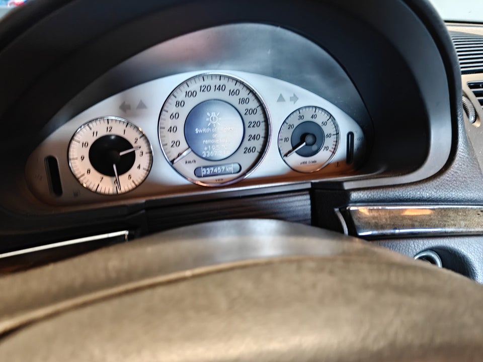 Mercedes E320 3,2 Avantgarde aut. 4d