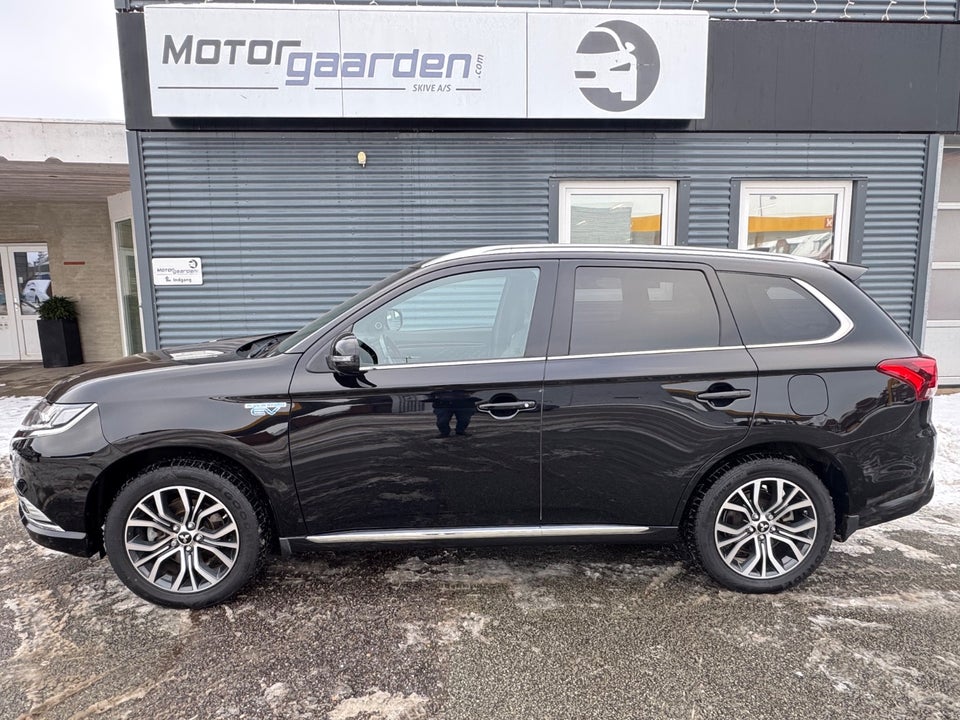 Mitsubishi Outlander 2,4 PHEV Instyle CVT 4WD 5d