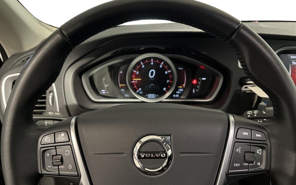 Volvo V40 CC 1,5 T3 152 aut. 5d