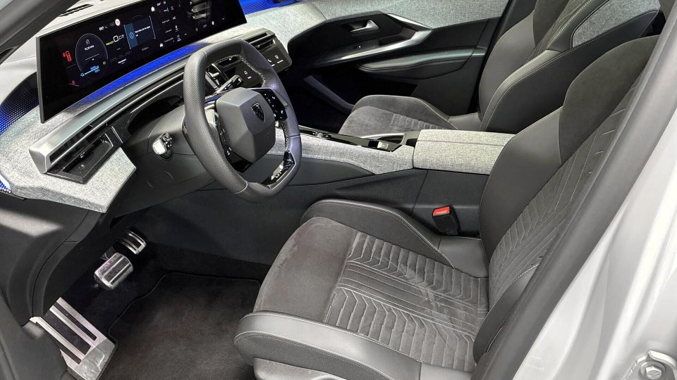 Peugeot e-3008 77 GT 5d