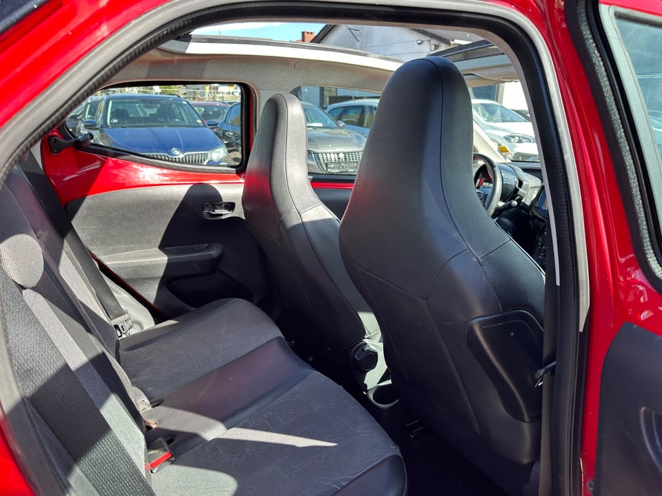 Toyota Aygo 1,0 VVT-i x-wave Sky 5d