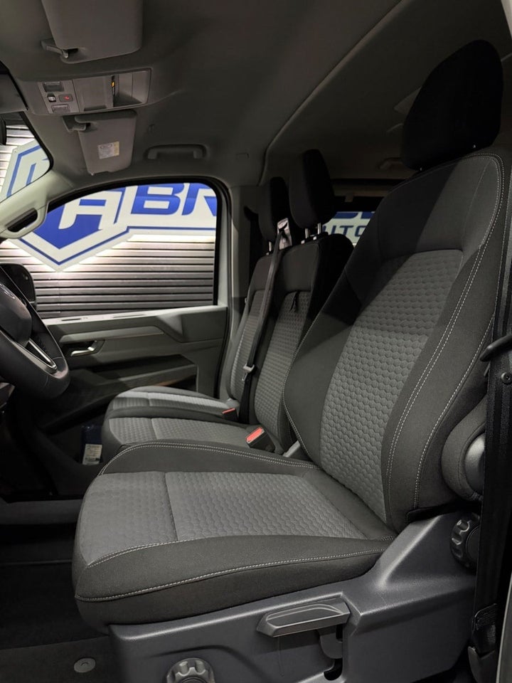 VW e-Caravelle 64 Life SWB