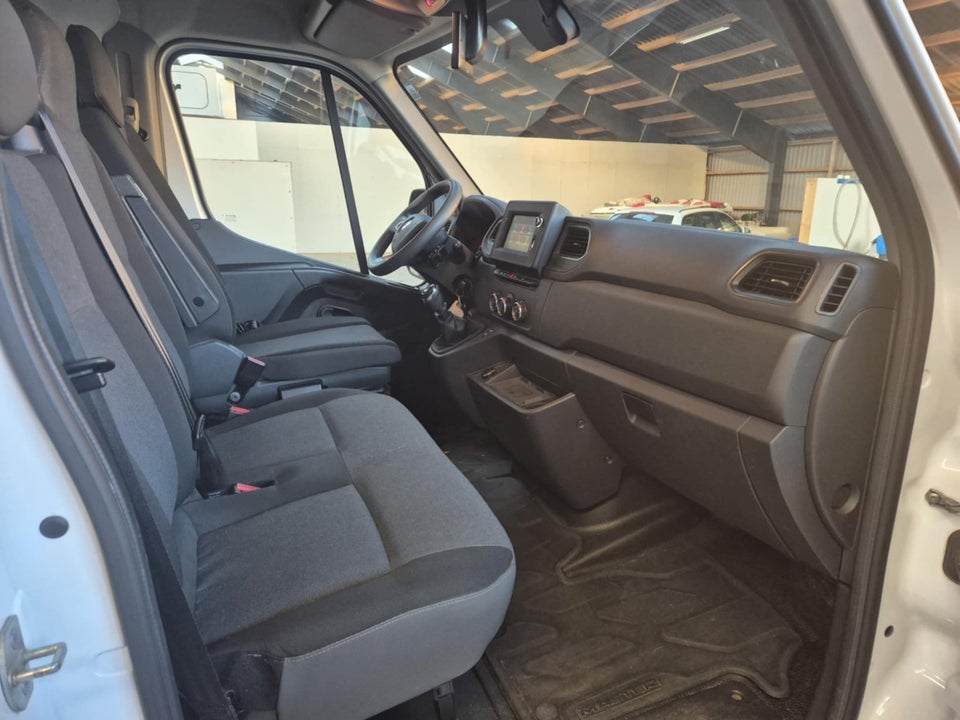 Renault Master IV T45 2,3 dCi 145 L3H3 Kassevogn RWD