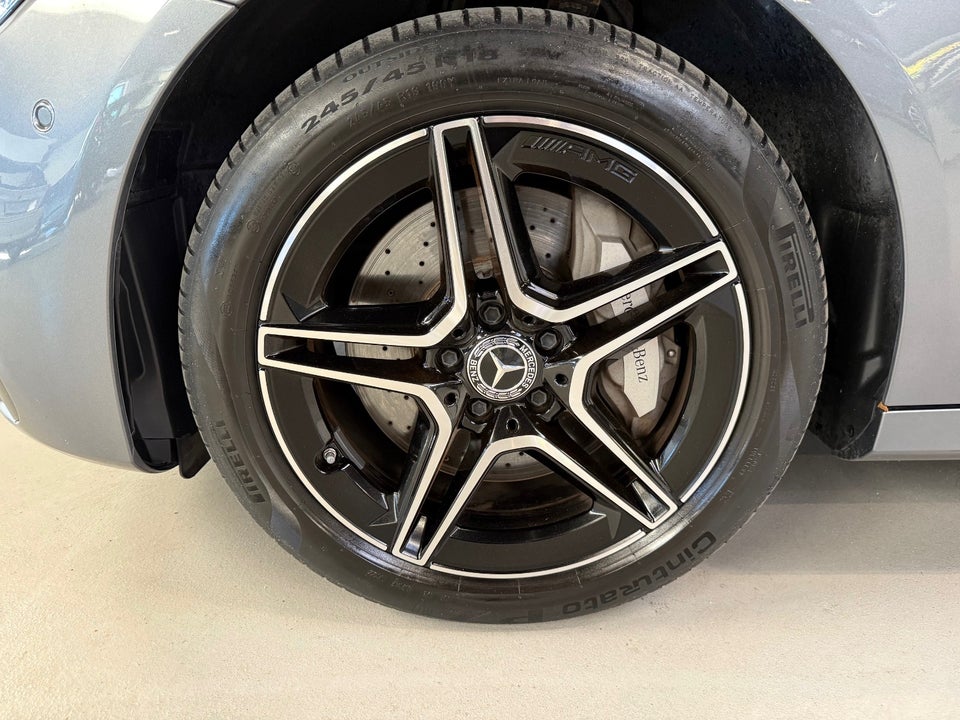 Mercedes E300 de 2,0 AMG Line stc. aut. 4Matic 5d