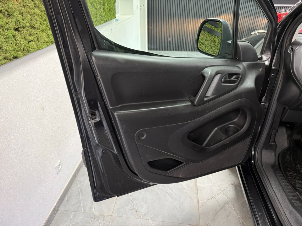 Peugeot Partner 1,6 BlueHDi 100 L1 Flex Van 5d