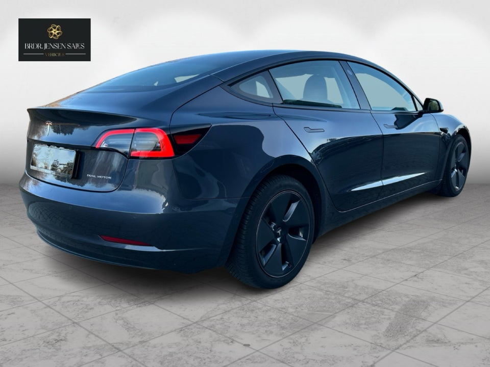 Tesla Model 3 Long Range AWD 4d