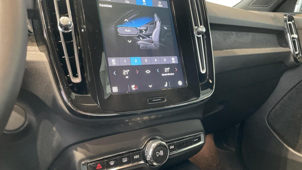 Volvo XC40 ReCharge Extended Range Plus 5d