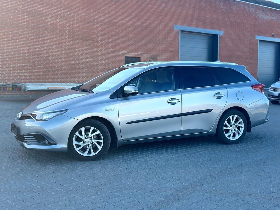 Toyota Auris 1,8 Hybrid H2 Comfort Touring Sports CVT 5d