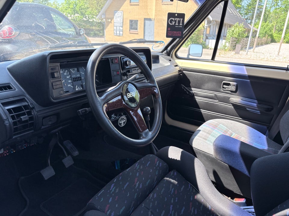 VW Caddy 1,8 Pick-up 2d