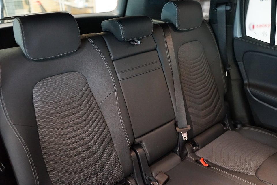 Mercedes EQB300 Progressive Advance Plus 4Matic 5d