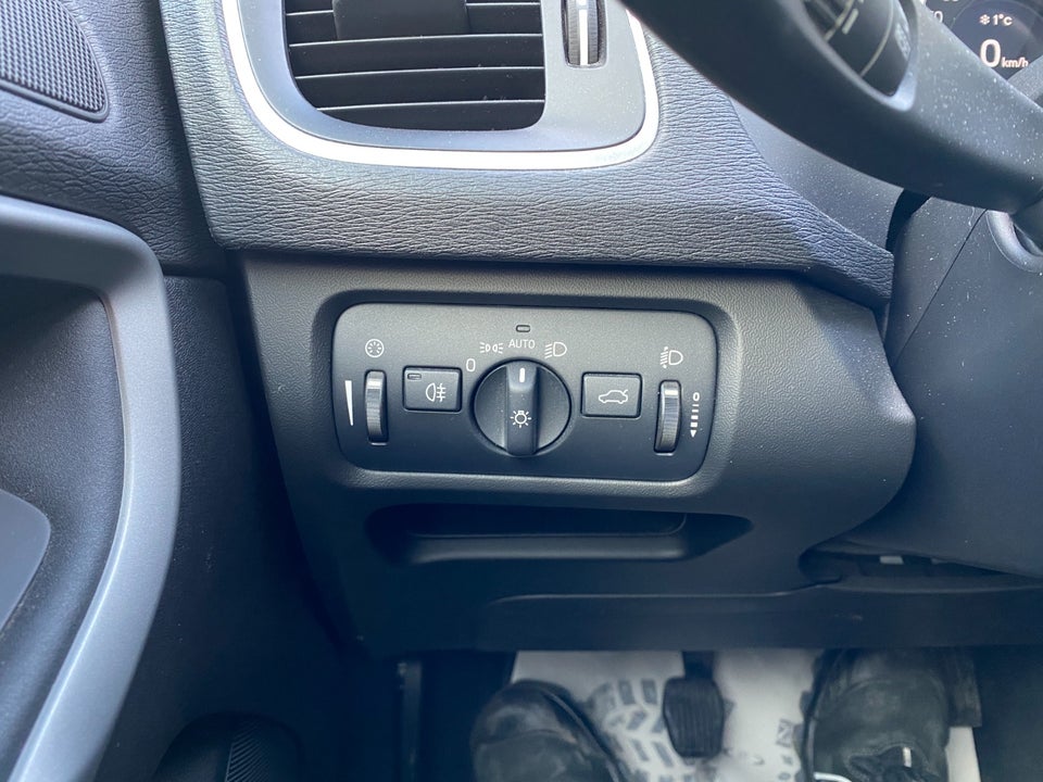 Volvo V40 1,6 D2 115 Kinetic 5d