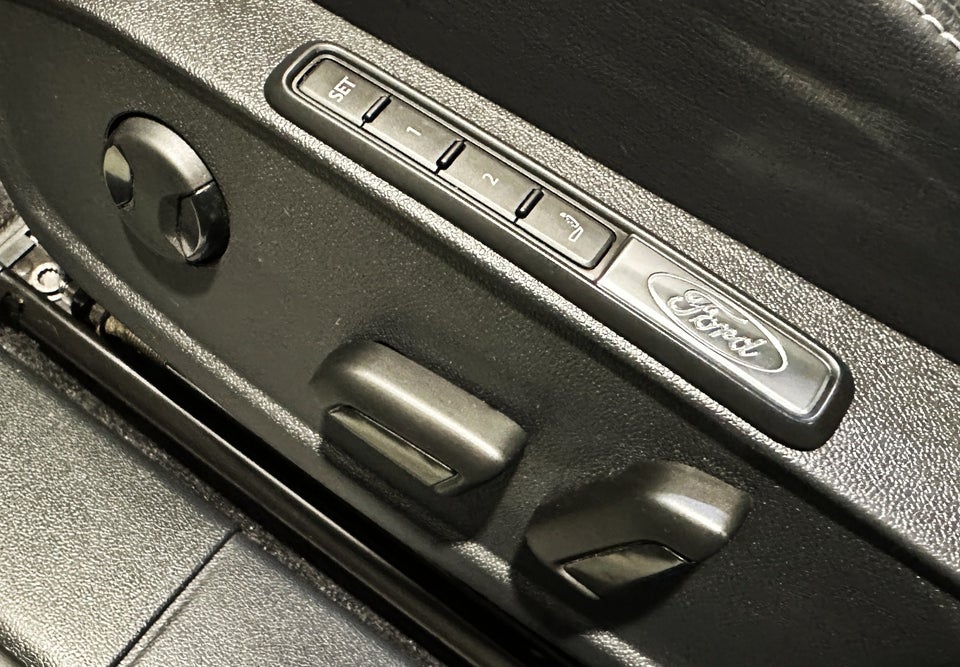 Ford Explorer 84 Select Extended Range AWD 5d