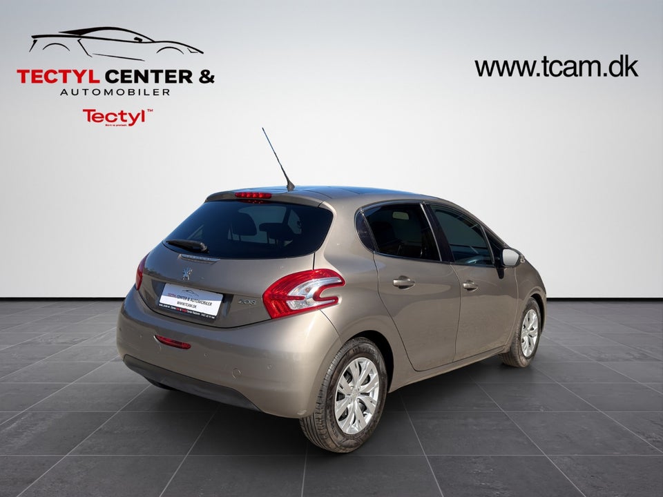 Peugeot 208 1,2 VTi Allure Sky 5d
