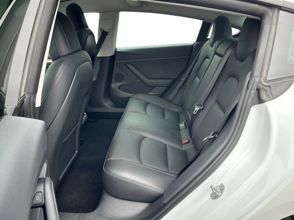 Tesla Model 3 Standard Range+ RWD 4d