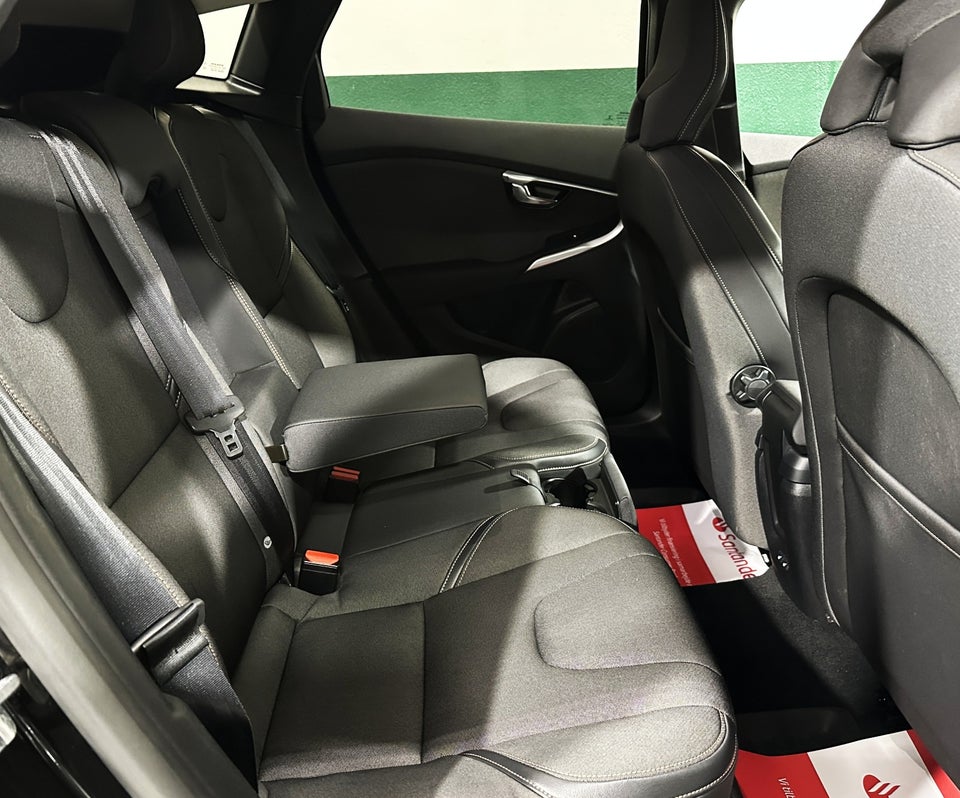 Volvo V40 CC 1,5 T3 152 Momentum aut. 5d