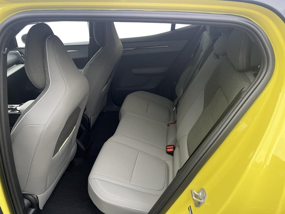 Volvo EX30 Extended Range Plus 5d