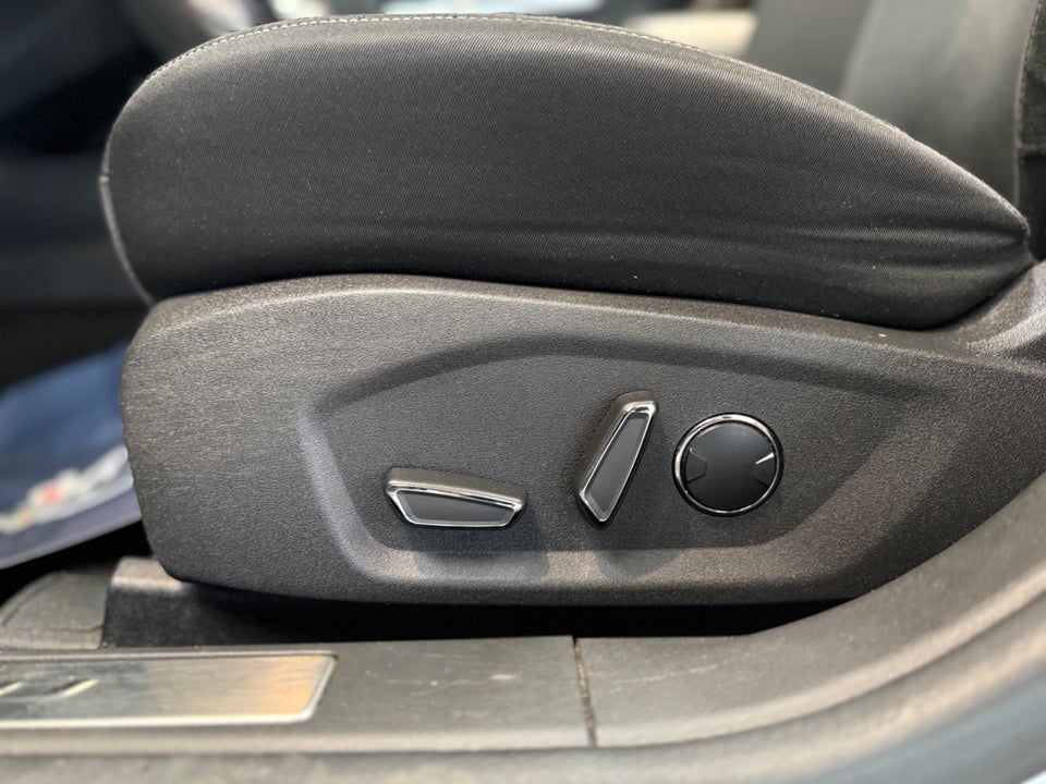 Ford Mondeo 2,0 HEV Titanium stc. CVT 5d