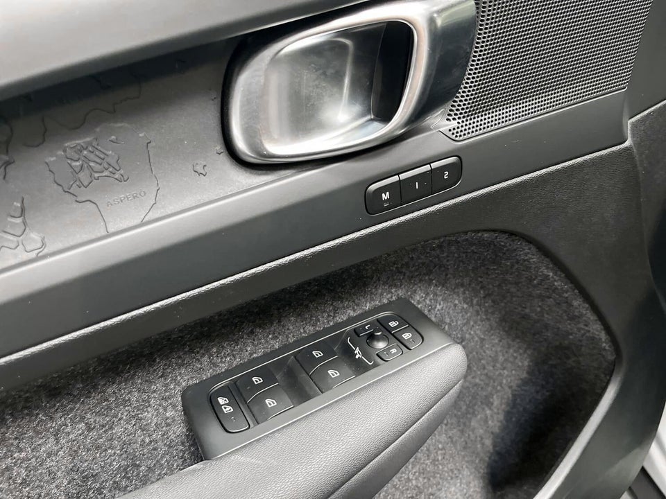 Volvo EX40 Extended Range Plus 5d