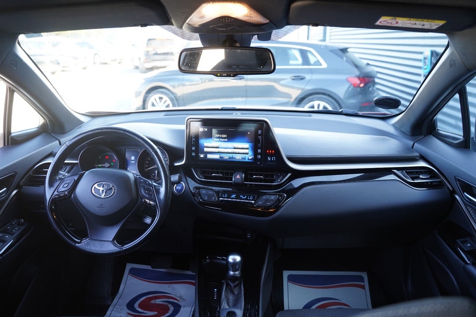 Toyota C-HR 1,8 Hybrid Premium Selected CVT 5d