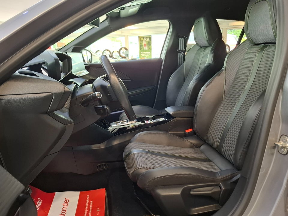 Peugeot e-208 50 GT 5d