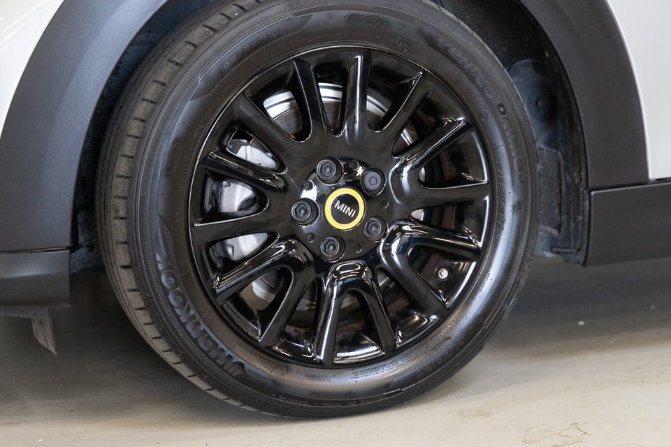 MINI Cooper SE Essential 3d