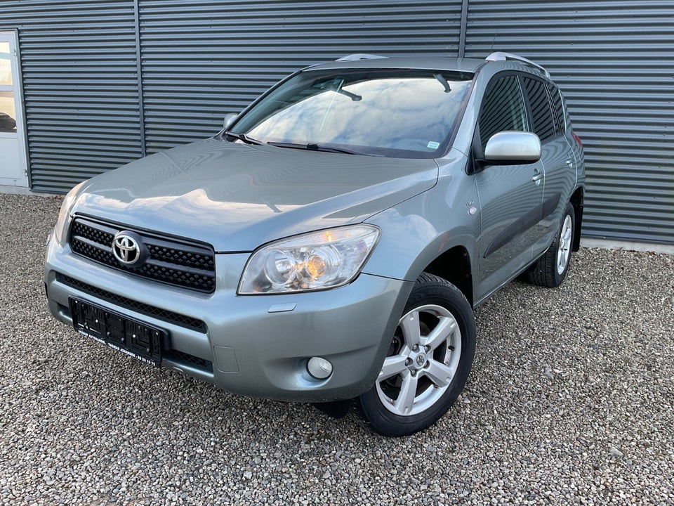 Toyota RAV4 2,2 D-4D 136 4x4 Van 5d