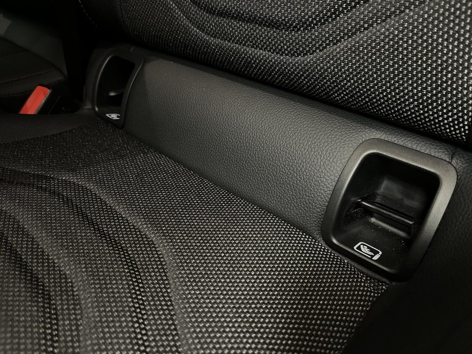 Mercedes EQA300 Progressive 4Matic 5d