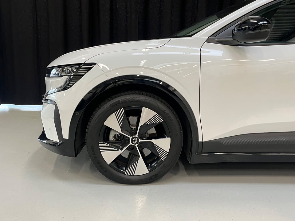 Renault Megane E-Tech 40 Equilibre 5d