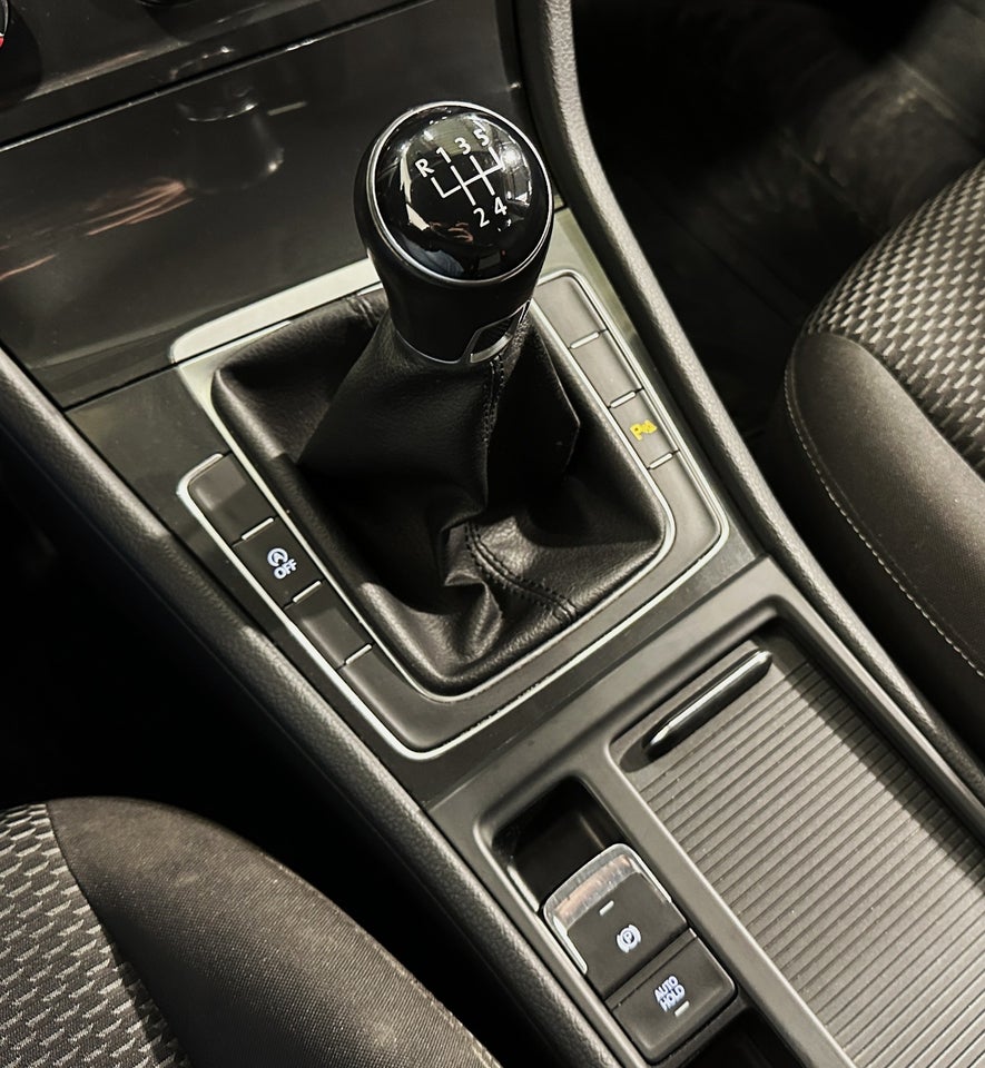 VW Golf VII 1,6 TDi 115 Trendline Variant 5d