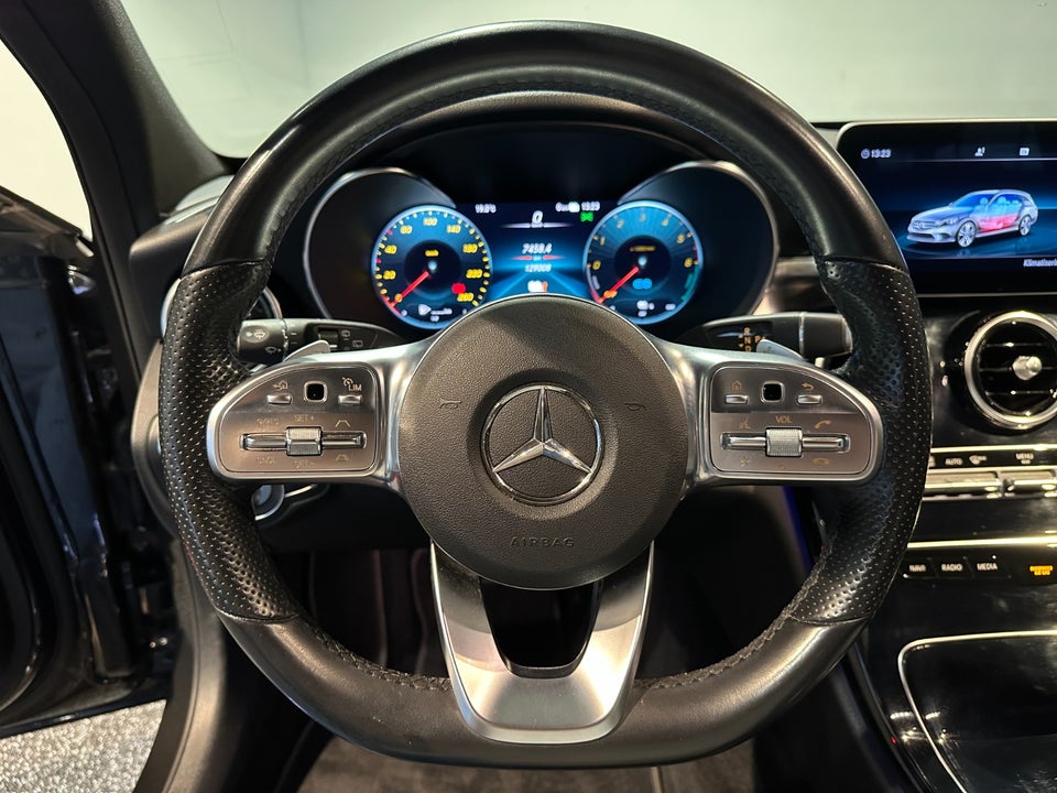 Mercedes C300 de 2,0 AMG Line stc. aut. 5d