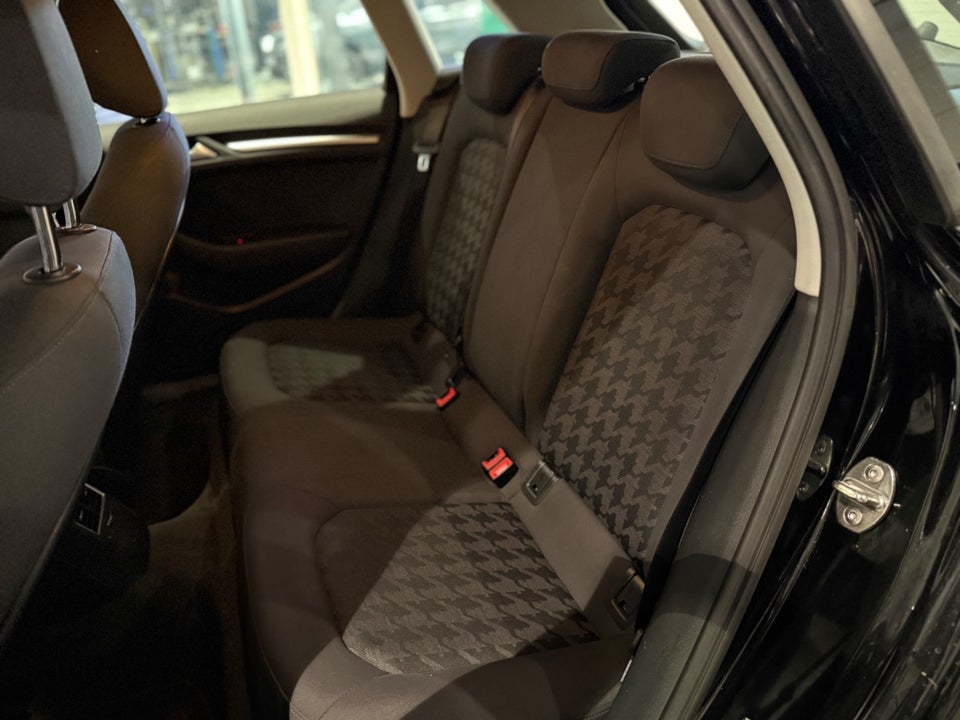 Audi A3 1,6 TDi 110 Ultra Attraction 4d