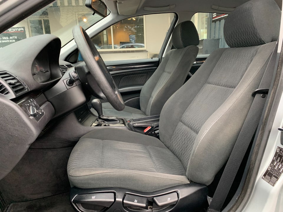 BMW 320i 2,2 aut. 4d