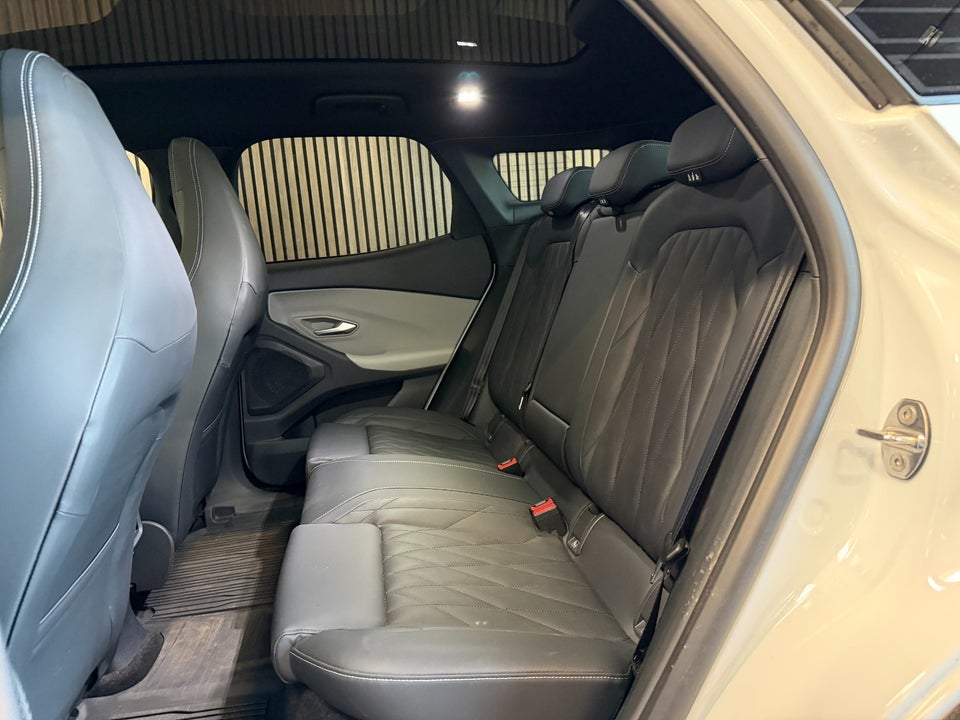 Ford Explorer 77 Premium Extended Range 5d