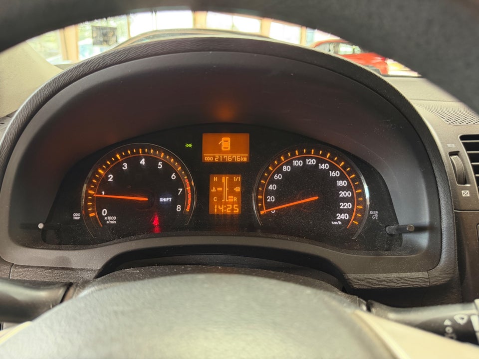 Toyota Avensis 1,6 VVT-i T1 stc. 5d
