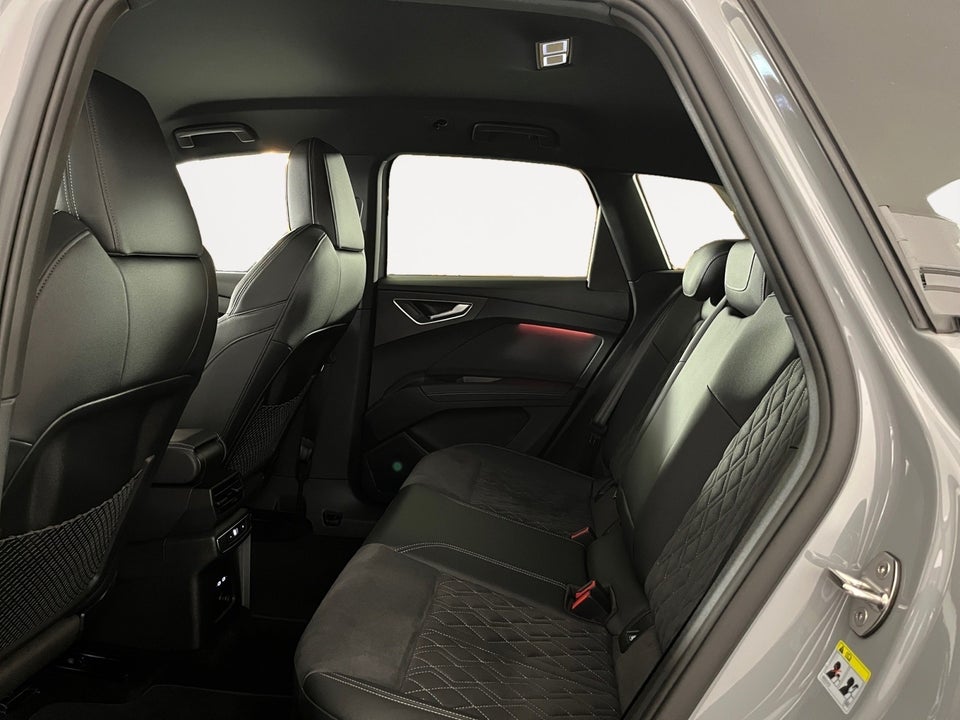 Audi Q4 e-tron 45 S-line quattro 5d