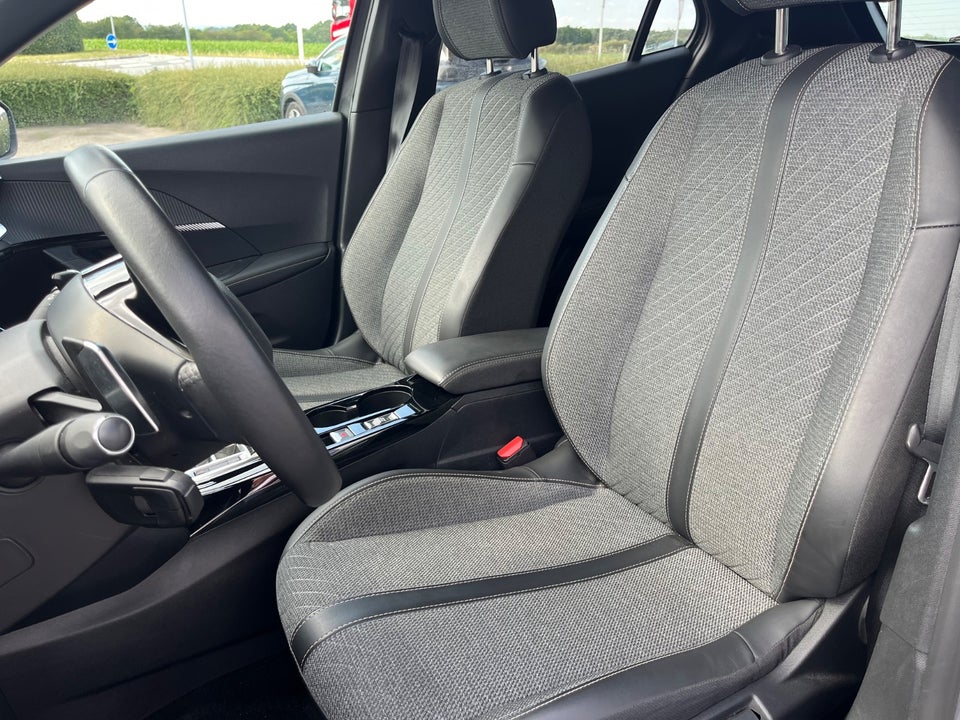 Peugeot 2008 1,2 PureTech 130 Black Selection EAT8 5d