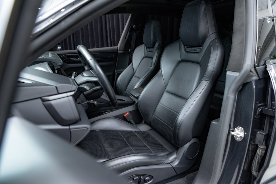 Porsche Macan Turbo 5d