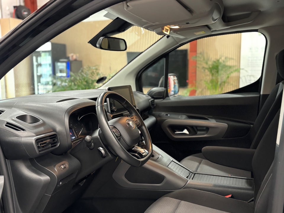 Toyota ProAce City Verso 1,2 T 110 Medium Family 5d