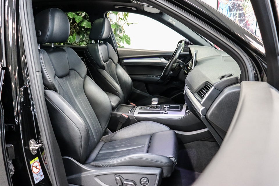 Audi Q5 40 TDi S-line quattro S-tr. 5d