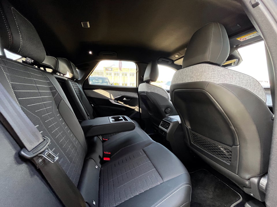 Peugeot e-3008 77 GT Pack 5d