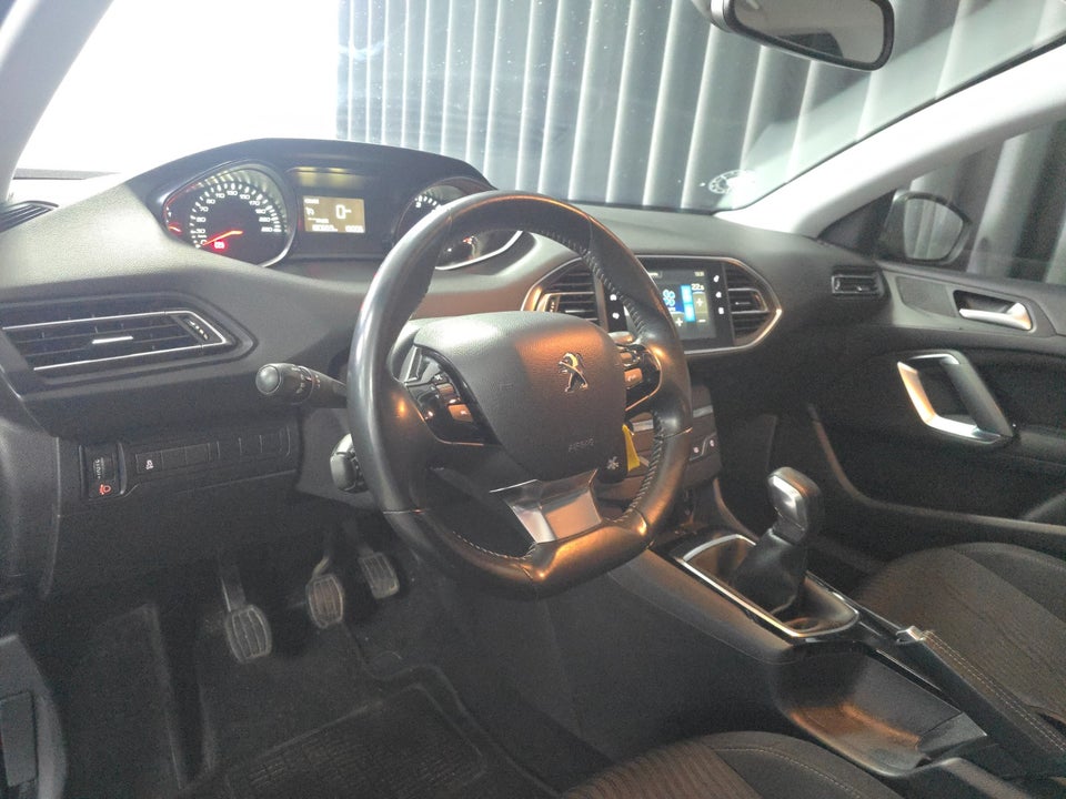 Peugeot 308 1,6 HDi 92 Active 5d