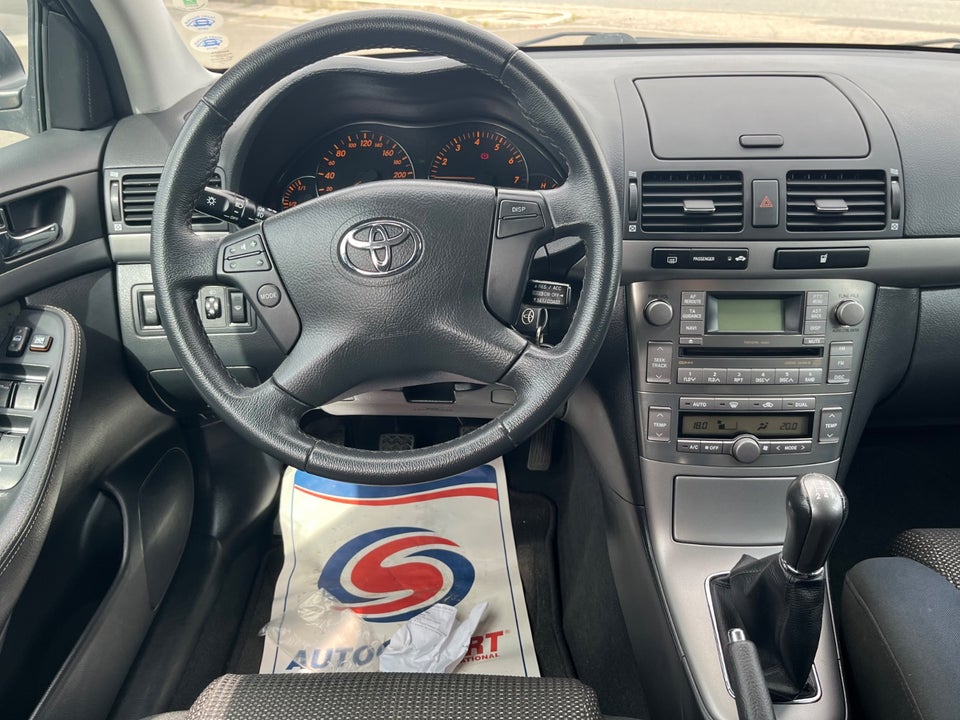 Toyota Avensis 2,0 Sol stc. 5d
